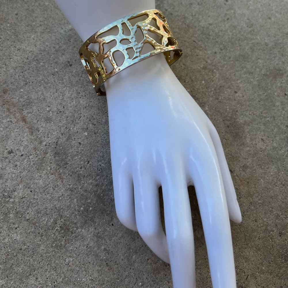 Vintage Wide Snap Hinge Clamper Bracelet Goldtone cuff bracelet Quality Sz 6.5”